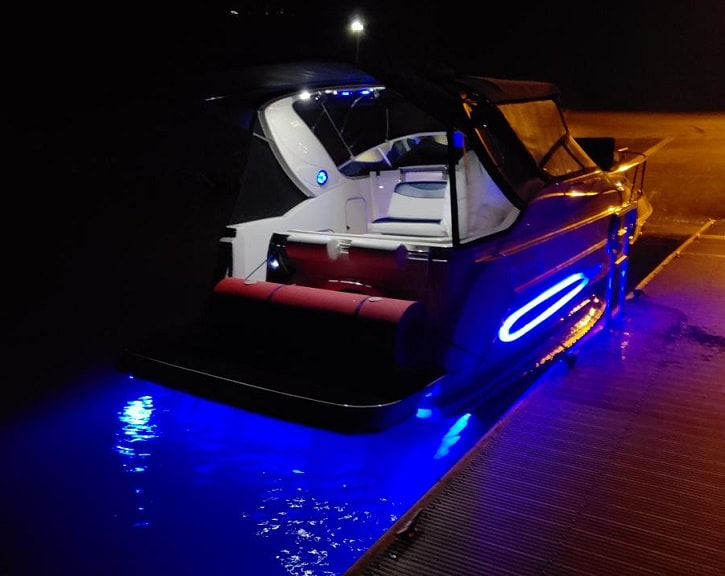 04 Maxim 29SE, complete remodel by James Boat and Fiberglass Repair, Dixon, CA - cool underwater and side lighting by JBR